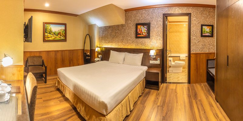 Guest room at Kings Hotel Da Lat.